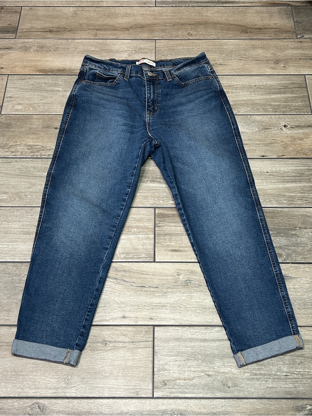 Signature Levi Strauss women’s size 6 waist 28 heritage boyfriend jeans cuffed